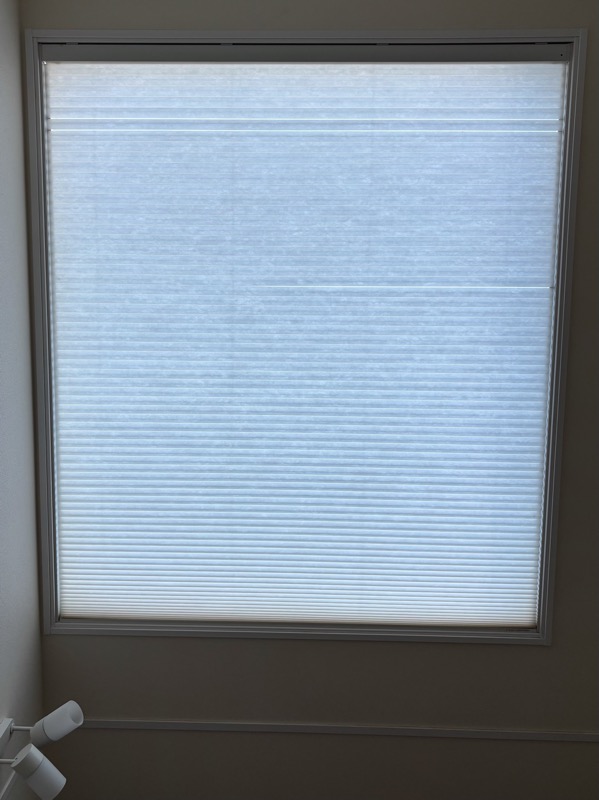 吹き抜け_ハニカムシェード亀裂